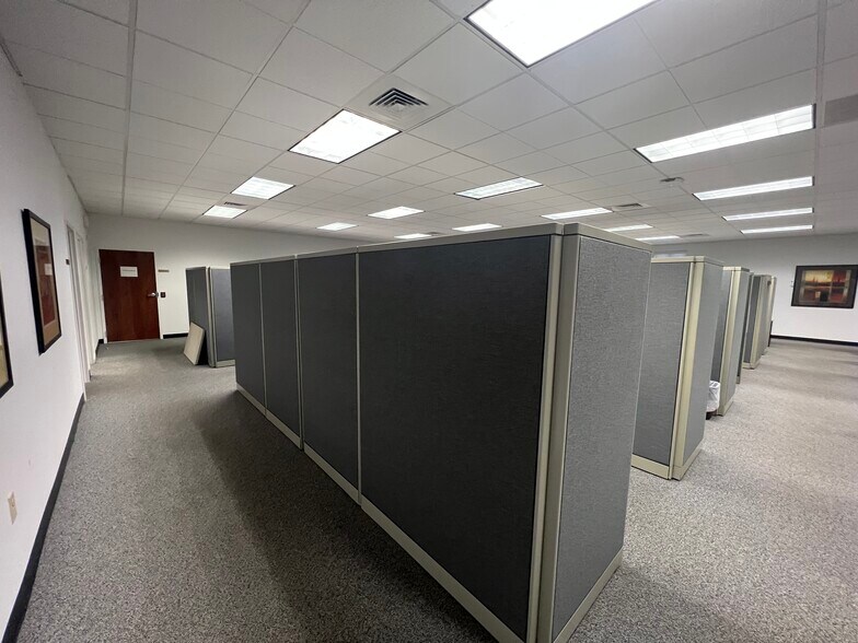 More Photos Of 2810 Meredyth Dr, Albany Medical For Lease