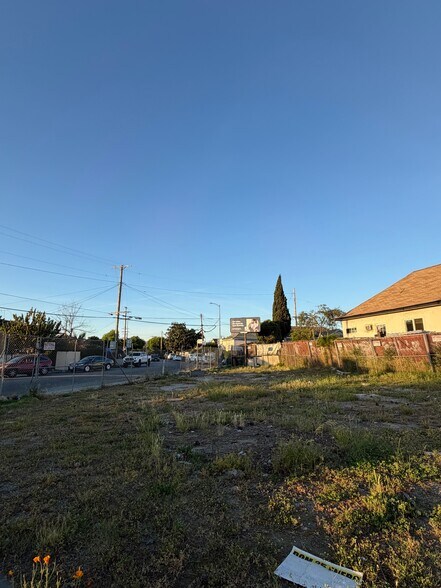 More Photos Of 4366 Compton Ave, Los Angeles Land For Sale