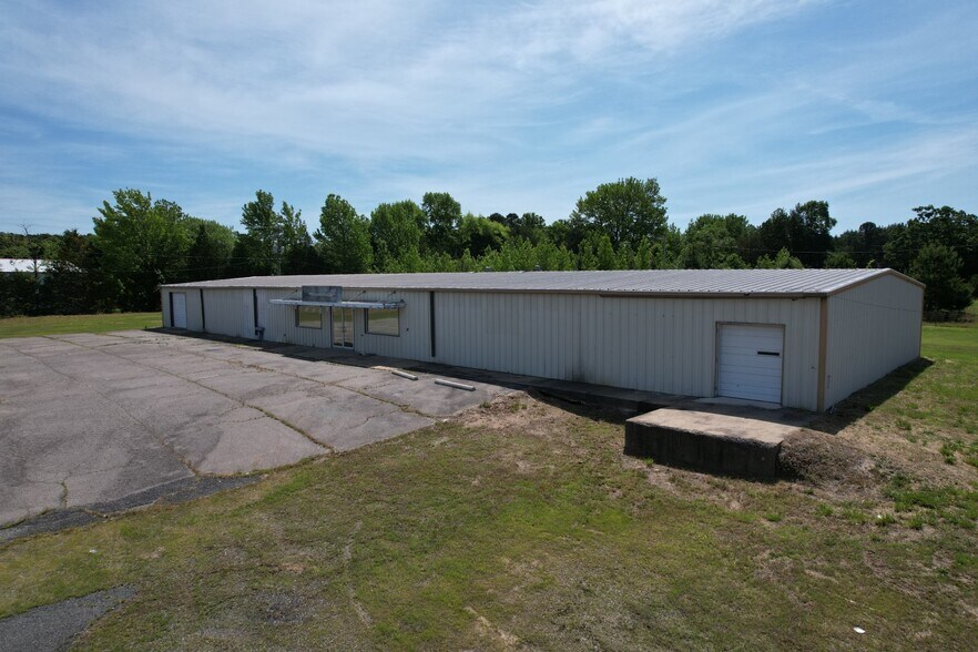 More Photos Of 16525 Highway 65 S, Damascus Warehouse For Lease
