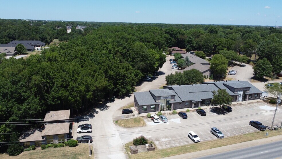 More Photos Of 9 Halsted Cir, Rogers Medical For Lease