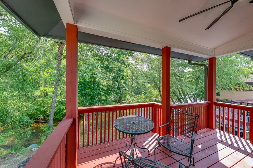 More Photos Of 892 Edelweiss Strasse, Helen Hotel For Sale