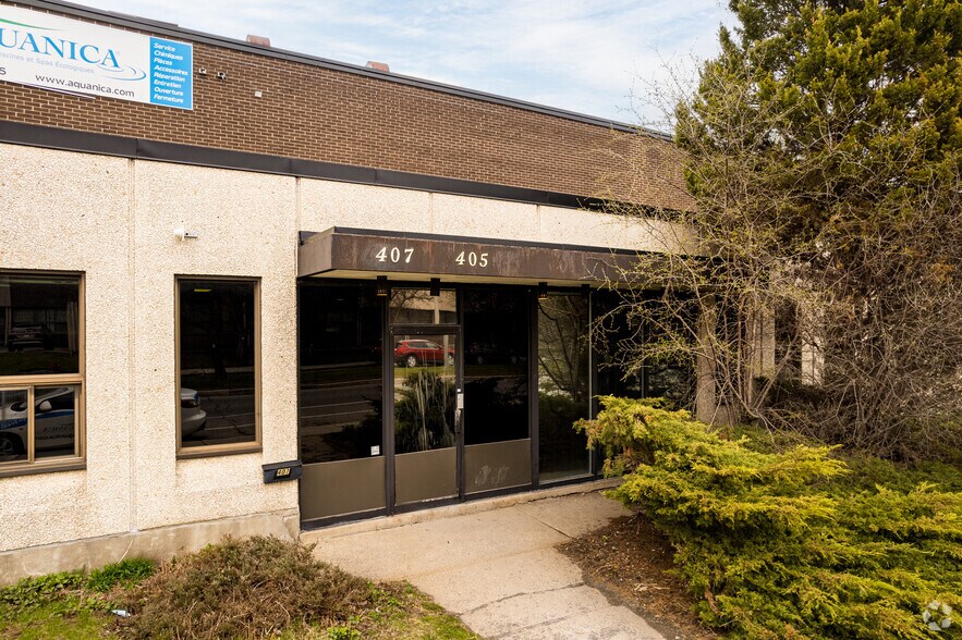 More Photos Of 401-425 Blvd Montpellier, Montréal Warehouse For Lease