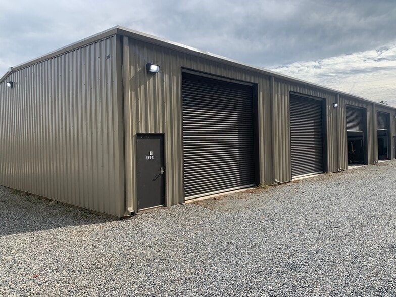 More Photos Of 215 Buford Dam Rd, Cumming Warehouse For Lease