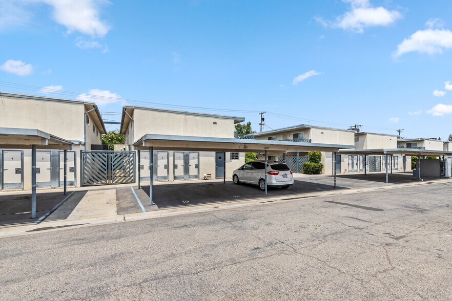 More Photos Of 2255-2297 E Shaw Ave, Fresno Apartments For Sale