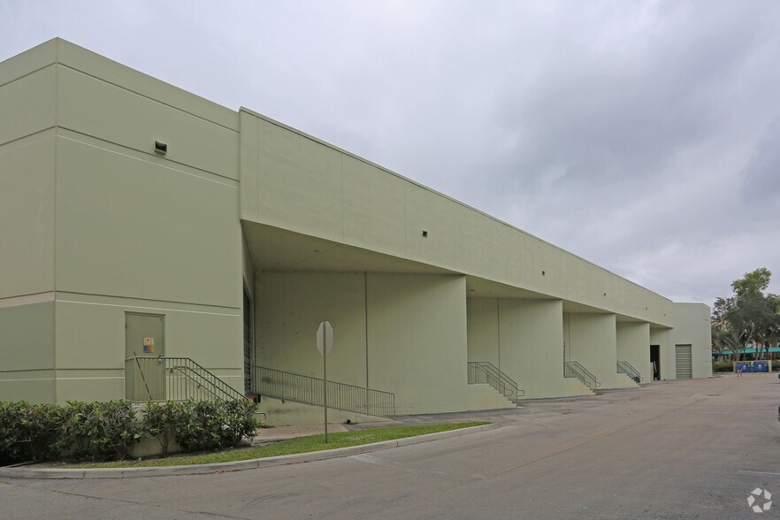 More Photos Of 1200 S Rogers Cir, Boca Raton Warehouse For Lease