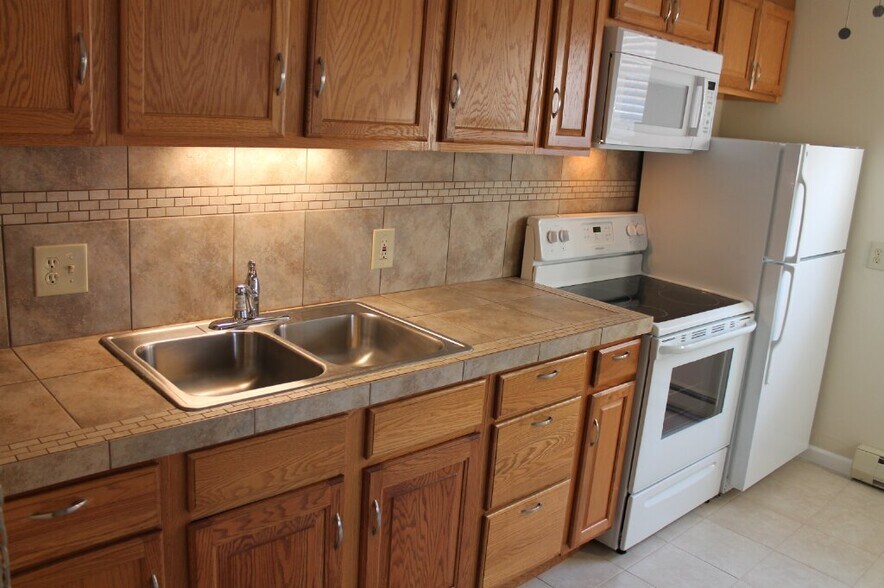 More Photos Of 1545 Kansas Ave, Lorain Apartments For Sale