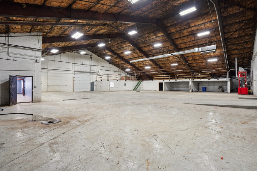 More Photos Of 410 Rath St, Waterloo Industrial For Lease