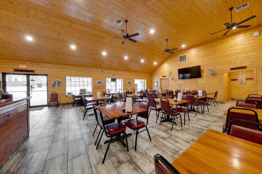 More Photos Of 17589 TX-19 Hwy, Montalba General Retail For Sale