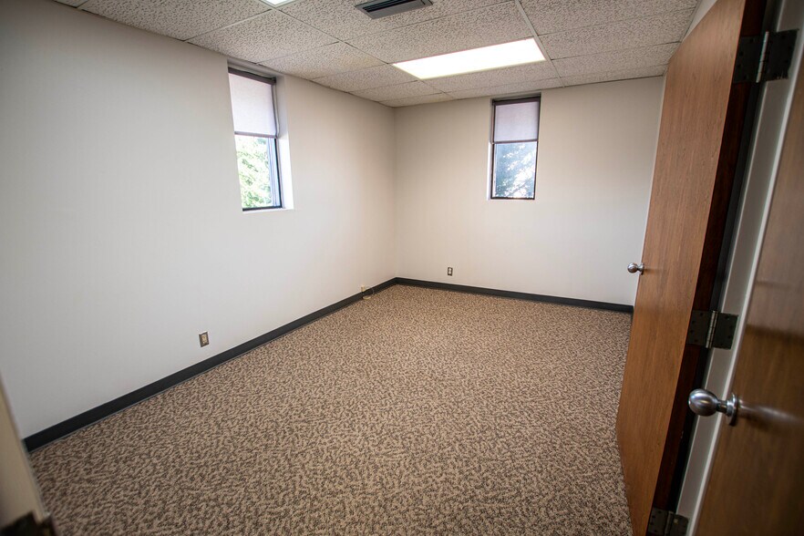 More Photos Of 17235 Bel-Ray Pl, Belton Office For Lease