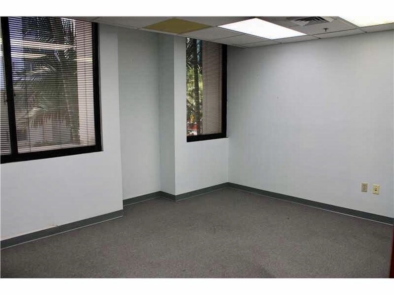 More Photos Of 1110 Brickell Ave, Miami Office For Lease