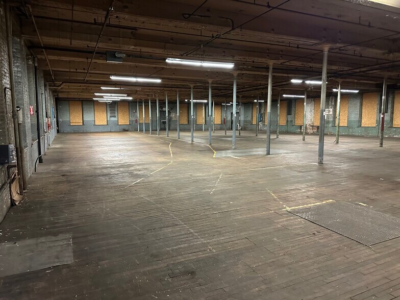 More Photos Of 17 Mill Pl, New York Mills Warehouse For Lease
