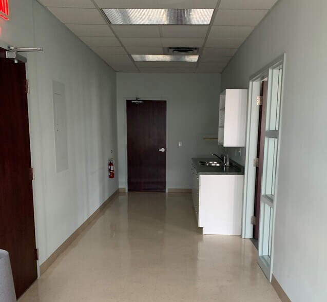 More Photos Of 2479 Parkedale Ave W, Brockville Office For Lease