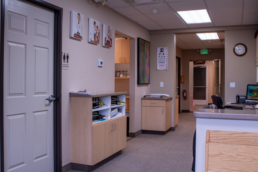 More Photos Of 480 E Prater Way, Sparks Medical For Sale