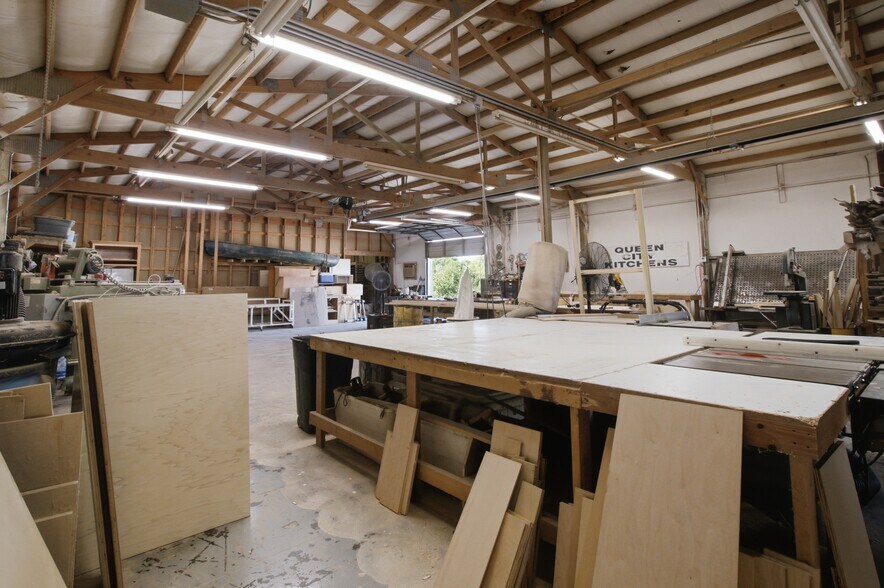 More Photos Of 1398 S Valley Rd, West Plains General Retail For Sale