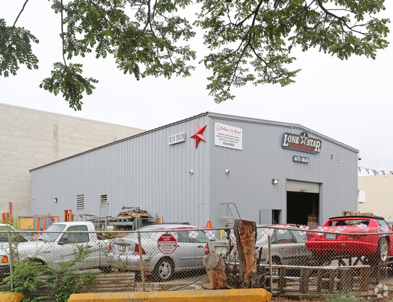 More Photos Of 1006 Mikole St, Honolulu Warehouse For Lease