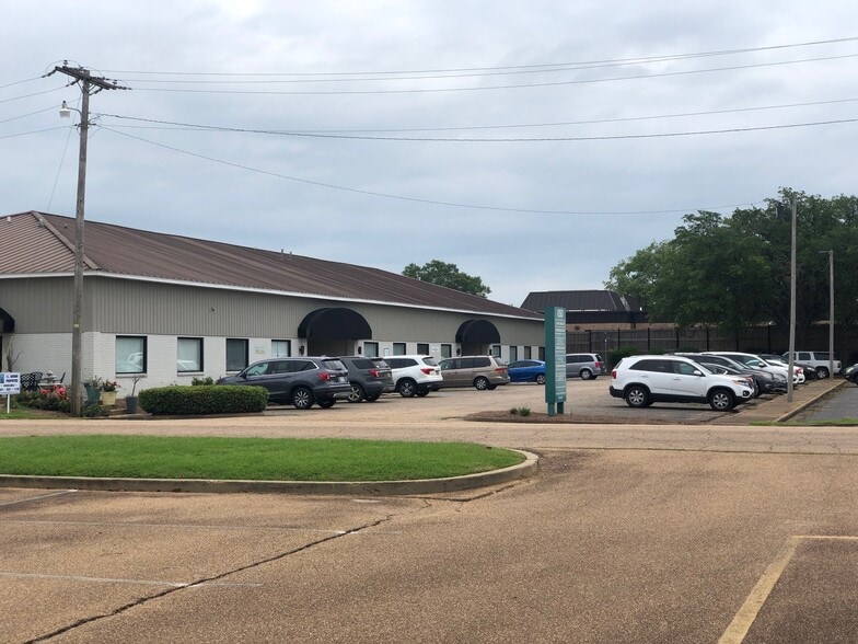 Primary Photo Of 1050 N Flowood Dr, Flowood Medical For Lease