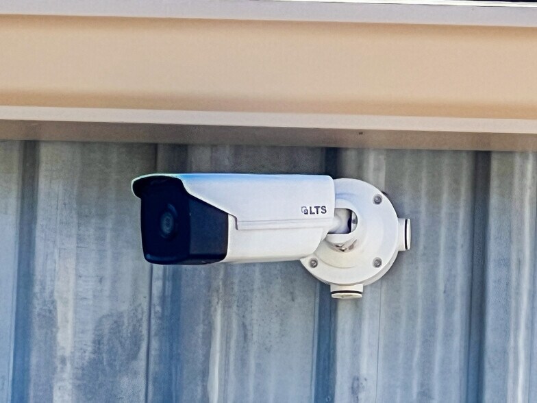 More Photos Of 1106 W Main St, Olney Freestanding For Sale