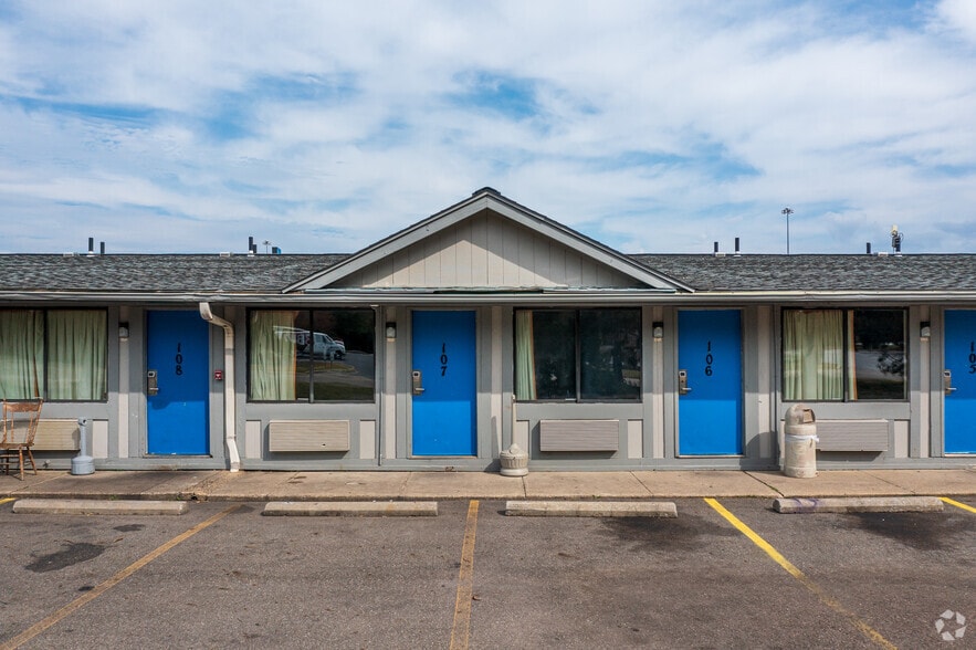 More Photos Of 6880 Sunset Strip Ave NW, Canton Hotel For Sale