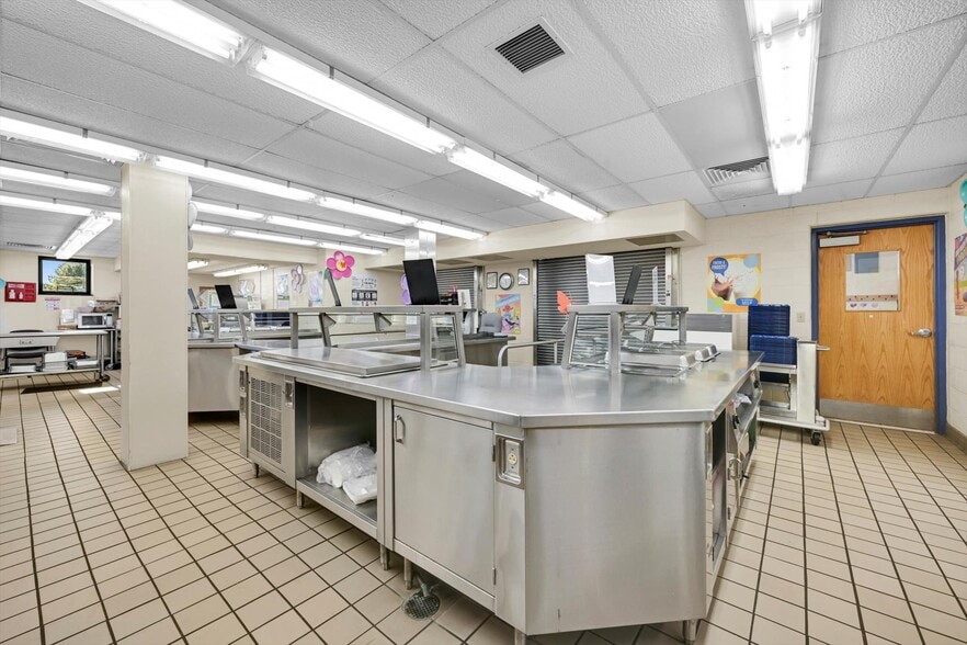 More Photos Of 2835 Mountain View Dr, Bath Office For Sale