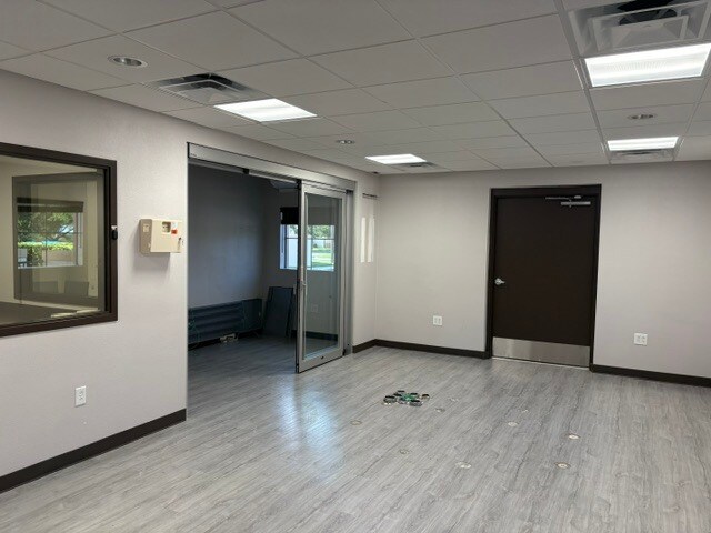 More Photos Of 845 Oakley Seaver Dr, Clermont Office For Lease