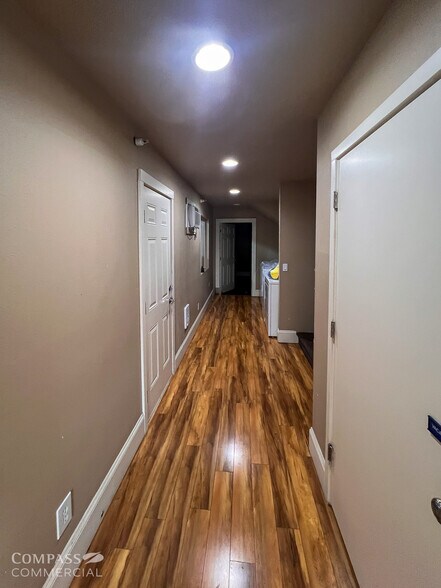 More Photos Of 1012 SE Paiute Way, Bend Warehouse For Lease