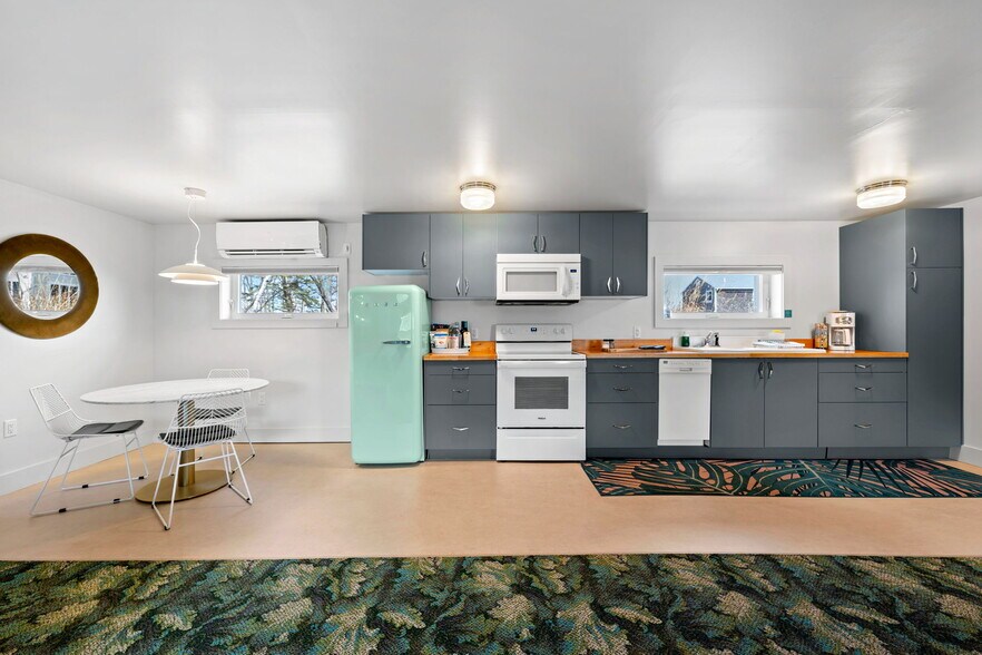 More Photos Of 741 Ocean Blvd, Rye Hotel For Sale