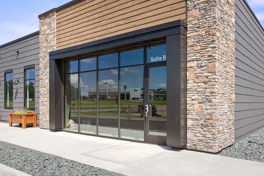 More Photos Of 701 Hwy 55 East, Buffalo Storefront Retail Office For Lease