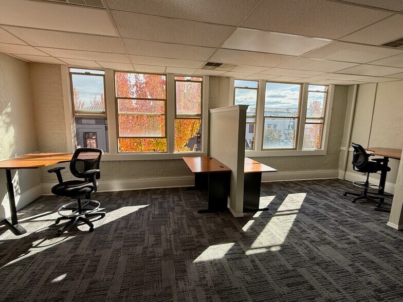 More Photos Of 101-107 Main St, Roseville Office For Lease