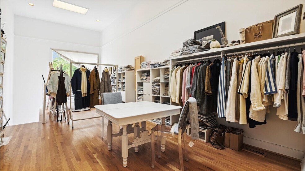 More Photos Of 103 W Federal St, Middleburg Storefront Retail Office For Sale