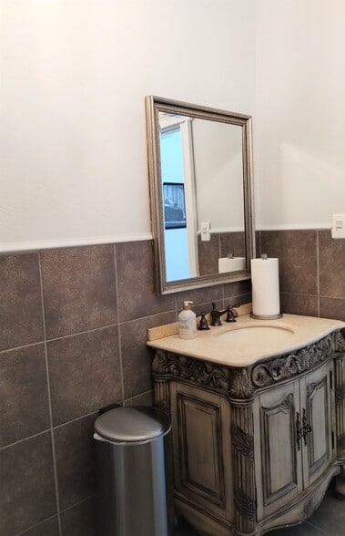 More Photos Of 195 New Castle Rd, Butler Storefront Retail Office For Sale