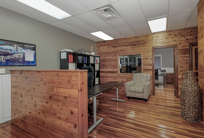 More Photos Of 32206 Tamina Rd, Magnolia Office For Lease