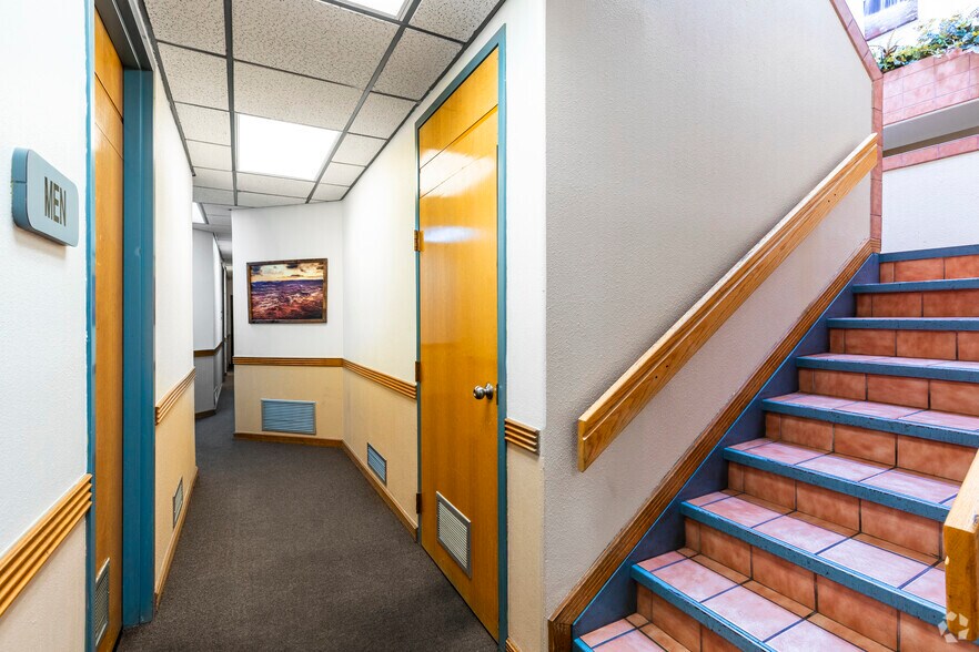 More Photos Of 1990 E Lohman Ave, Las Cruces Office For Lease