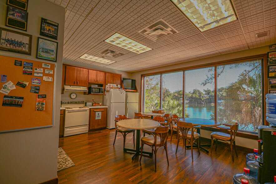 More Photos Of 220 Mckenzie Ave, Panama City Office For Sale