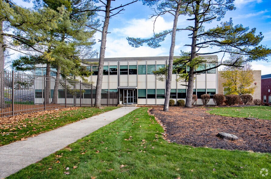 1004 New Holland Ave, Lancaster, PA 17601 For Lease