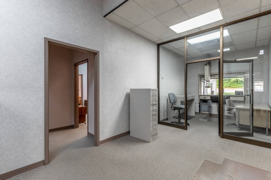More Photos Of 1012 Riverfront Pkwy, Chattanooga Office For Sale