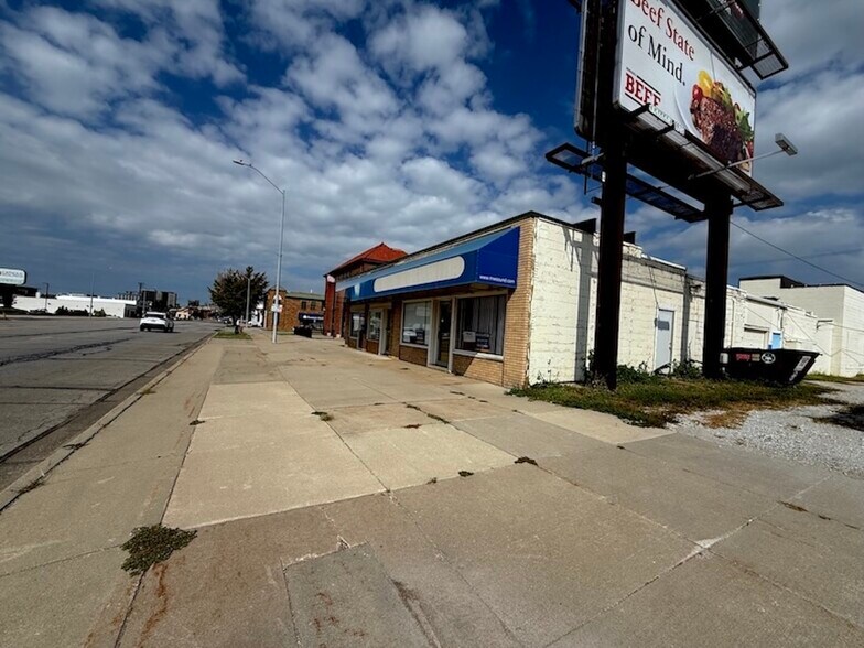 More Photos Of 2322-2324 O St, Lincoln Storefront For Sale