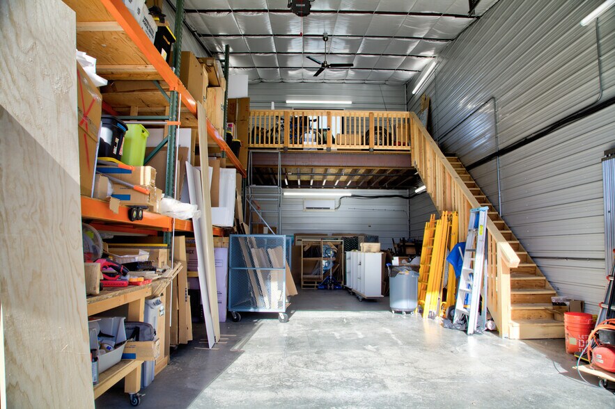 More Photos Of 560-580 Ames St, Lakewood Industrial For Sale