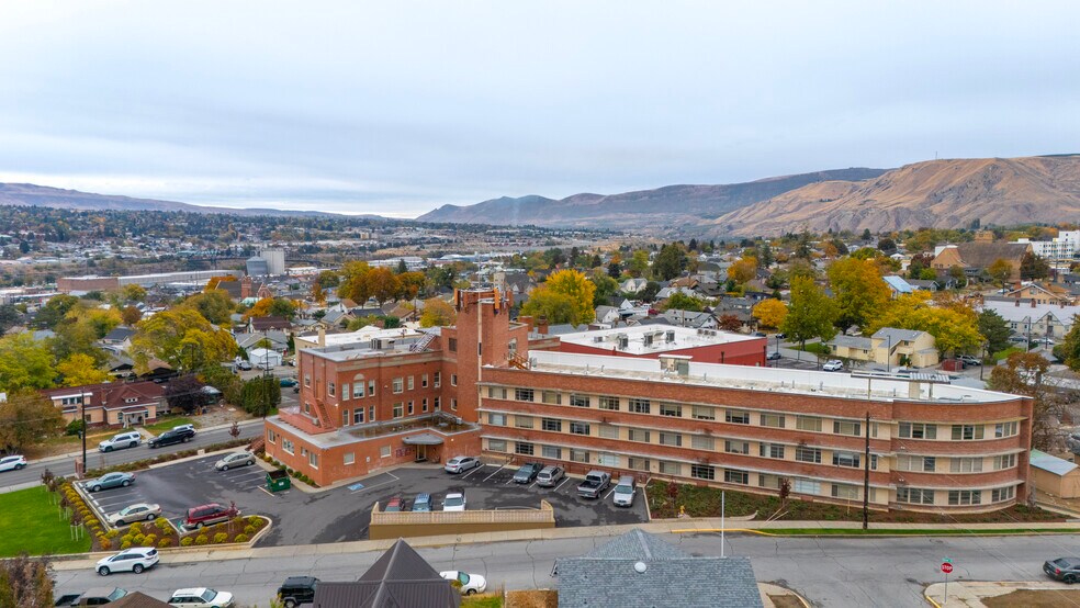 Primary Photo Of 300 S Okanogan Ave, Wenatchee Office For Sale