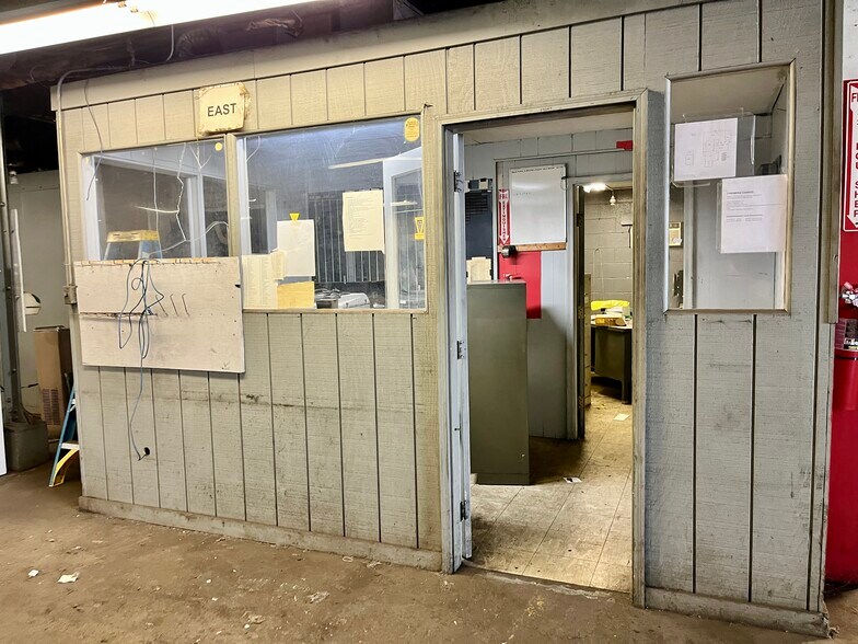 More Photos Of 1702 Wheeling Ave, Glen Dale Manufacturing For Sale