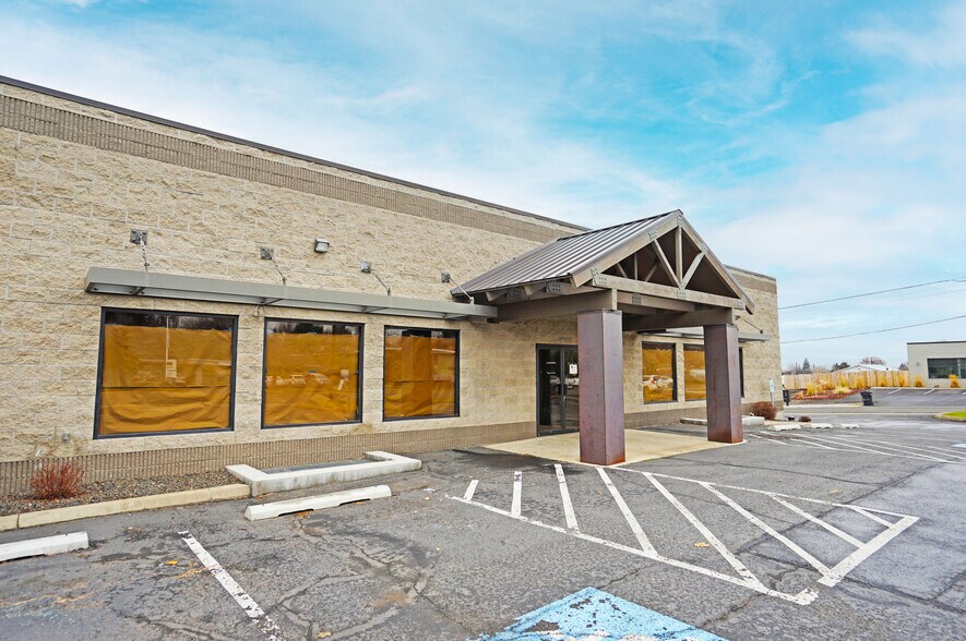 More Photos Of 2001 W Lincoln Ave, Yakima Freestanding For Sale