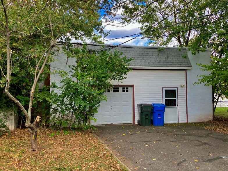 More Photos Of 141 Dunbar Ave, Fords Specialty For Sale