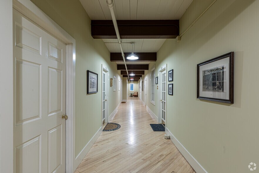 More Photos Of 2 Tunxis Rd, Tariffville Loft Creative Space For Lease