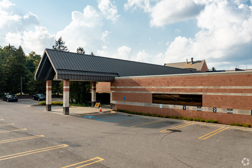 Primary Photo Of 19900 Haggerty Rd, Livonia Hospital For Lease