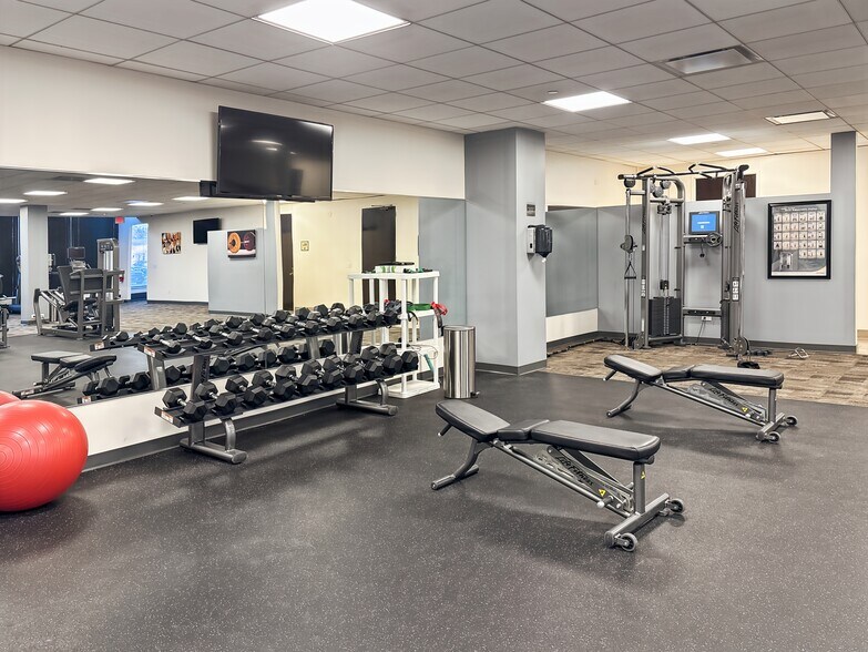 More Photos Of 1600 Golf Rd, Rolling Meadows Coworking Space