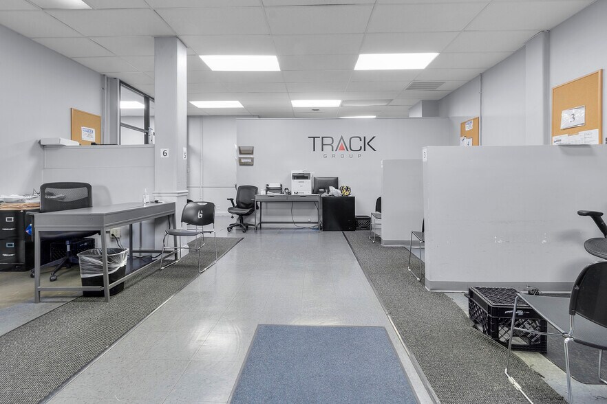 More Photos Of 12-18 N Delaware St, Indianapolis Office For Sale