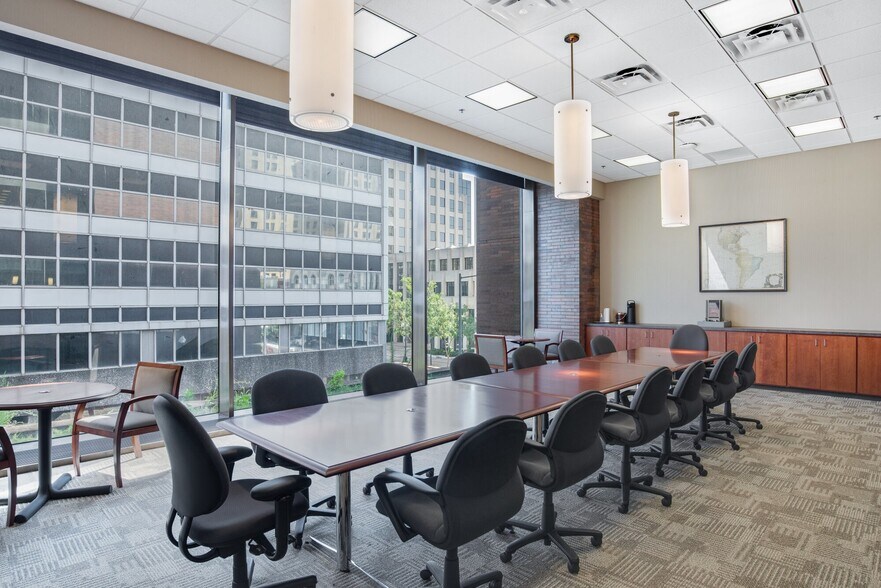 More Photos Of 400 Texas St, Shreveport Office For Lease