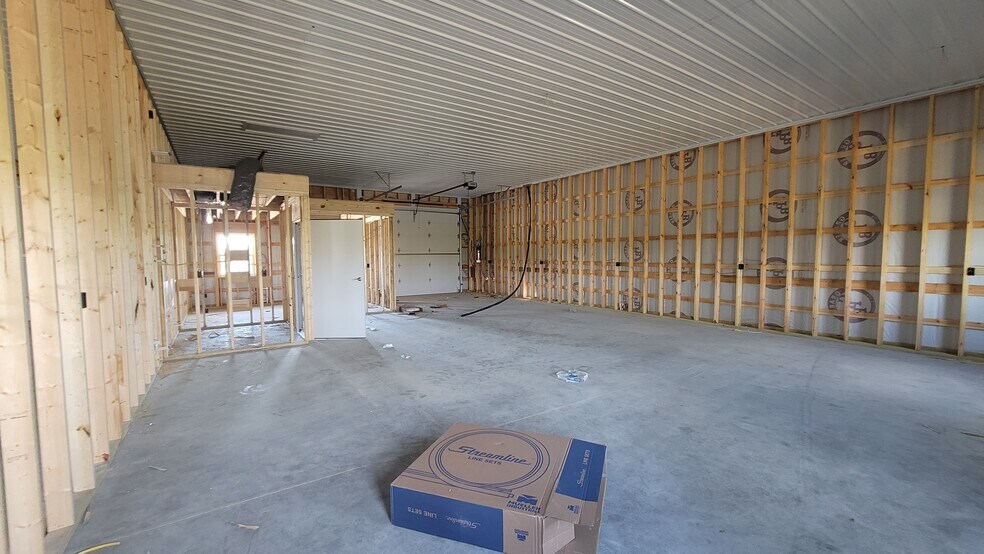 More Photos Of 1401 Amy Ln, Franklin Showroom For Sale