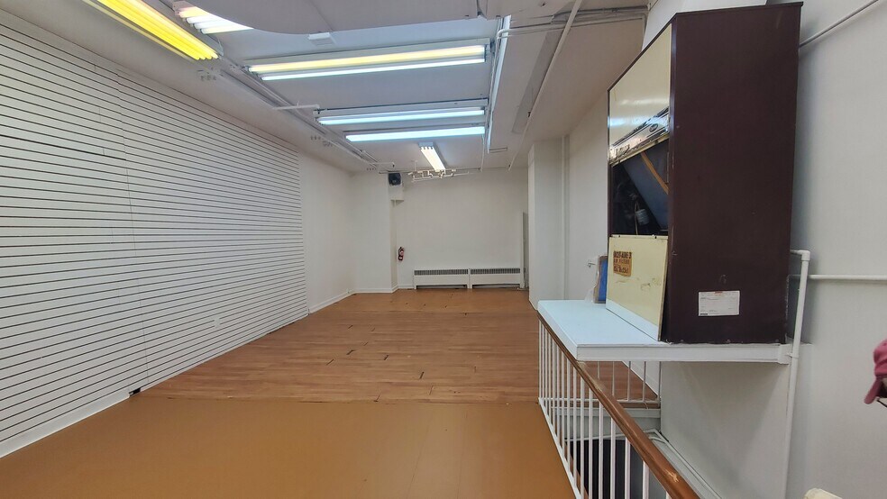More Photos Of 16 W 37th St, New York Office For Lease