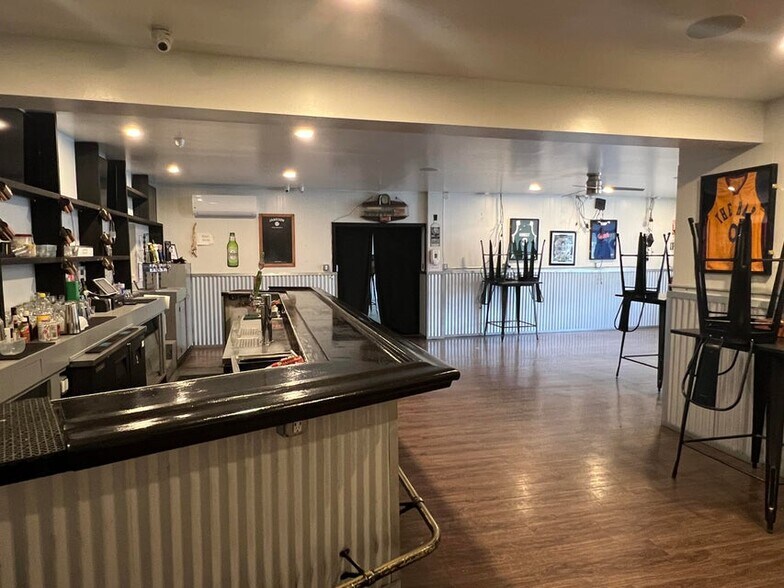 More Photos Of 1417 Glendale Dr, Mckinleyville Freestanding For Lease