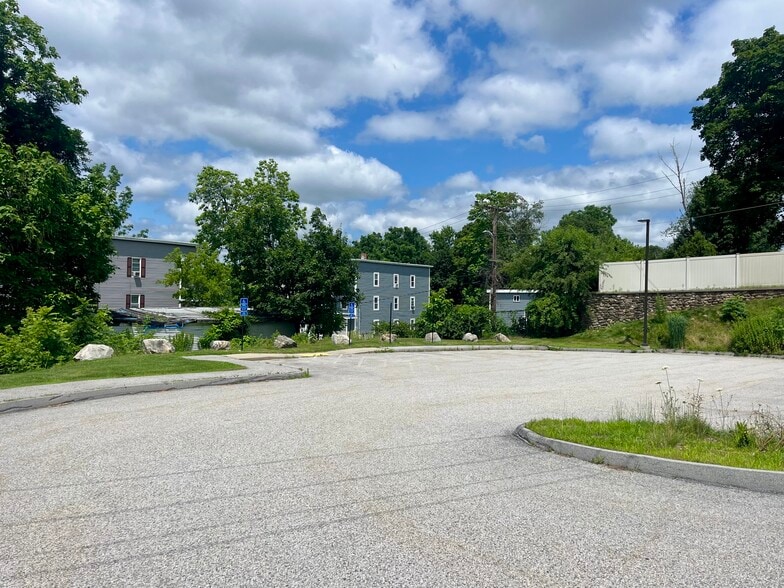 More Photos Of 44 Morris St, Webster Flex For Sale